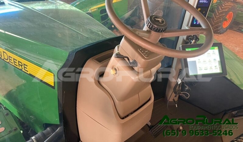 
								Trator John Deere 9520R Série 9R cheio									