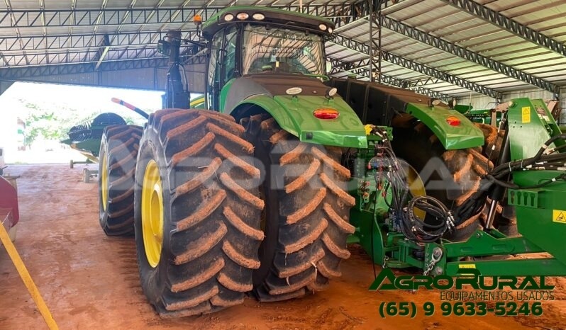 
								Trator John Deere 9520R Série 9R cheio									