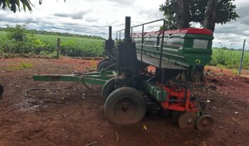
									Semeadora Manto Verde 30 linhas cheio								